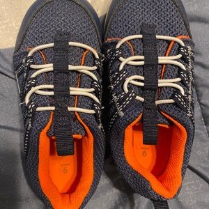 Carters boys size 9 slip on tennis shoes